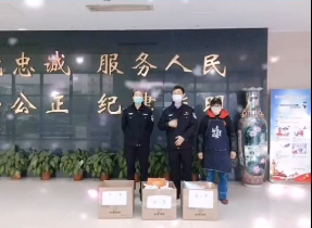 蘇州大河山鄰里中心店為楓橋派出所民警及執(zhí)勤人員送上熱氣騰騰的愛(ài)心餐